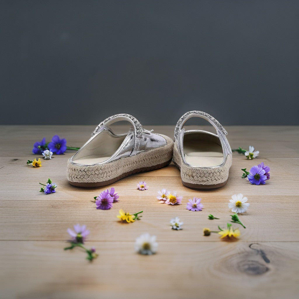 Scarpe estive nuove da donna in tela