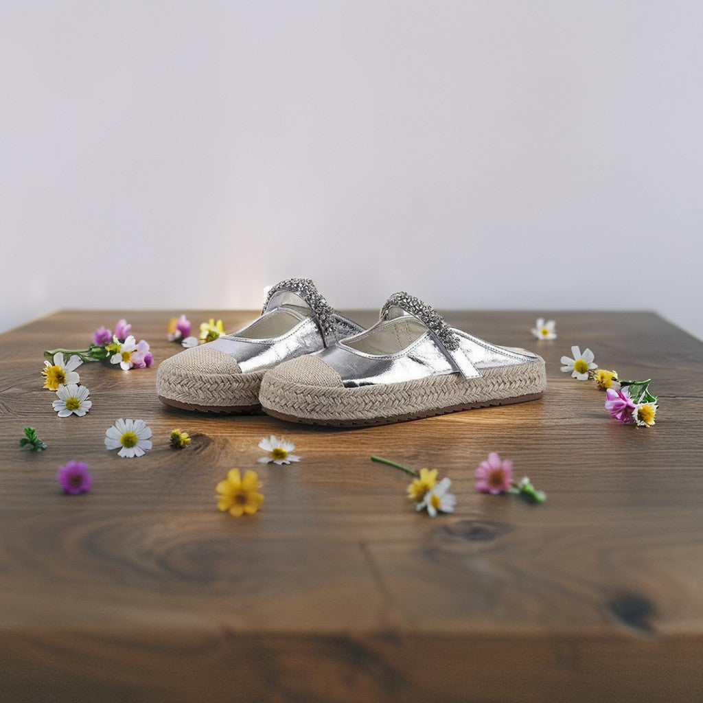 Scarpe estive nuove da donna in tela
